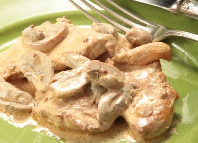 Bife de Frango acompanhado com molho de cogumelos